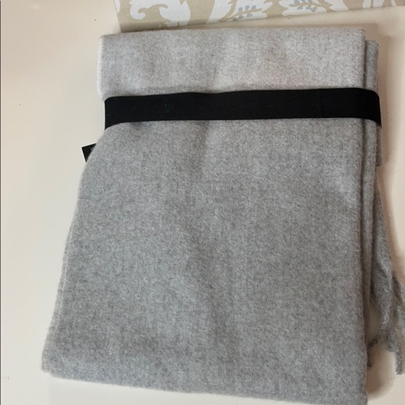 Express Gray Scarf NWT - Picture 8 of 8